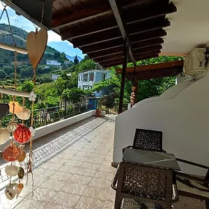 Bed & Breakfast On The Rocks Qeparo